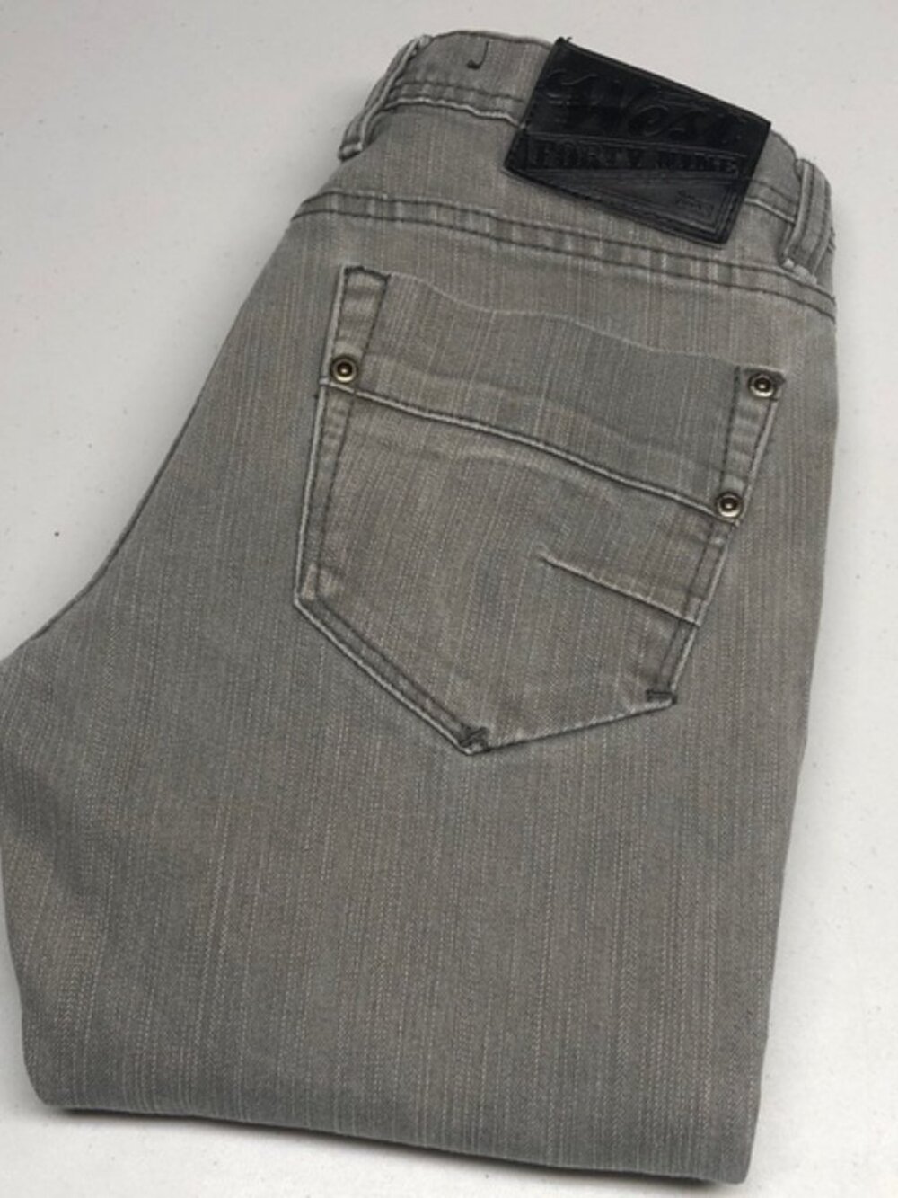 LIKE NEW WEST 49 GRAY JOEY SLIM JEANS 28x28 ⭐️
